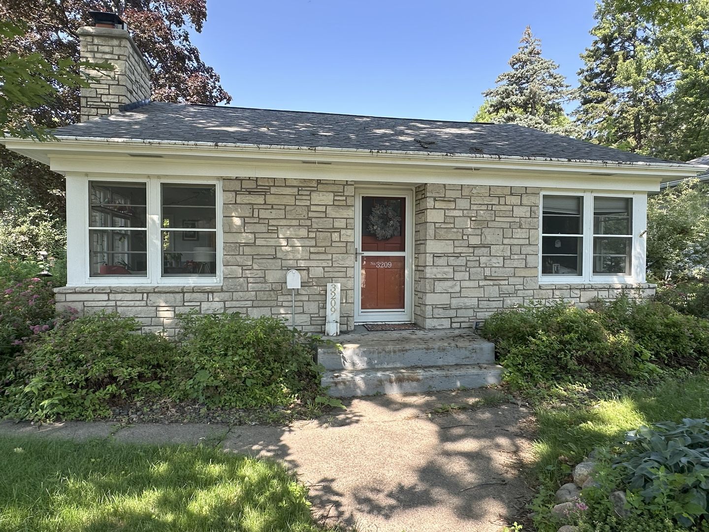Mid-Century Charm and Comfort with a Sauna!