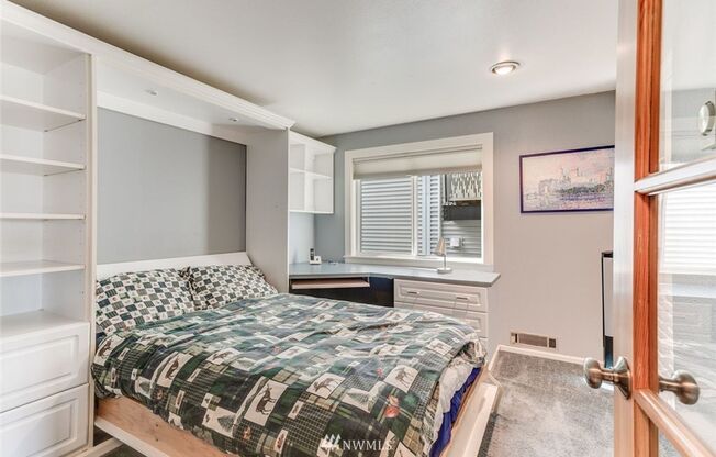 2 beds, 1.5 baths, $3,000