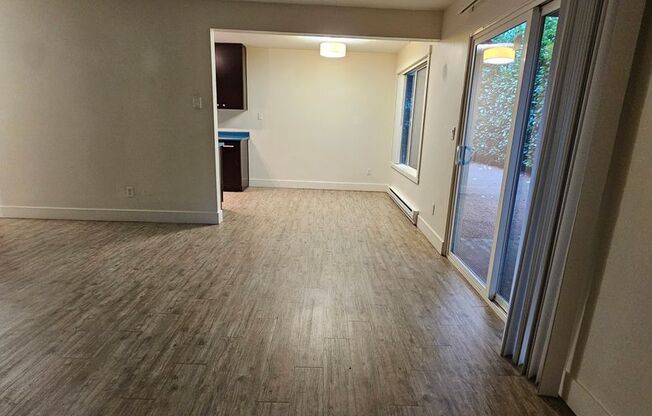 2 beds, 1 bath, 915 sqft, $1,495, Unit 19