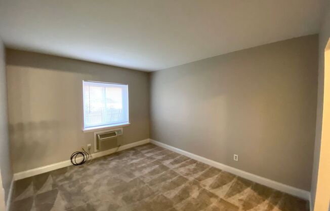 2 beds, 1 bath, 807 sqft, $750, Unit Unit 2-112