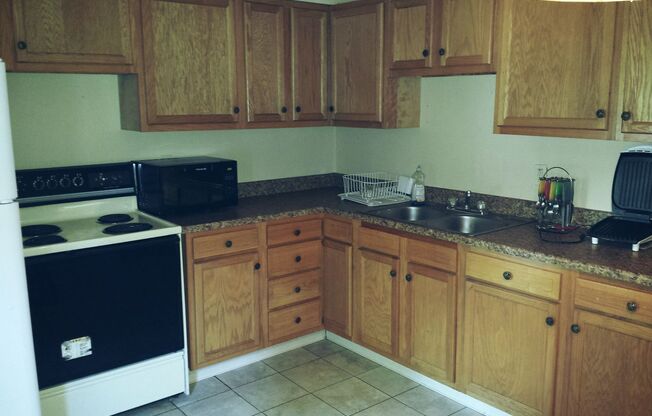 2 beds, 1 bath, $1,750, Unit 316A