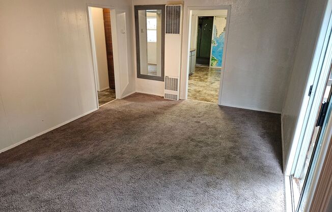 2 bedroom with fully fenced yard in bremerton, close to everything