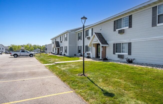 2 beds, 1 bath, 850 sqft, $1,249, Unit DD202