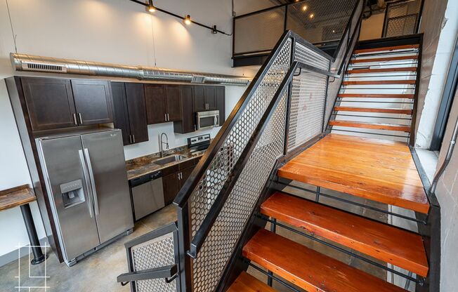 2 beds, 2 baths, $2,300, Unit 727 N. 4th St. Apt. 101