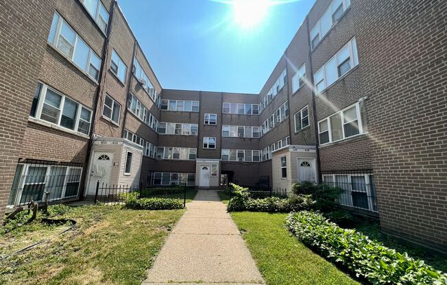 6015-23 N. Fairfield