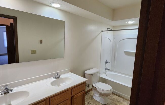 2 beds, 1 bath, 959 sqft, $714, Unit WT0303