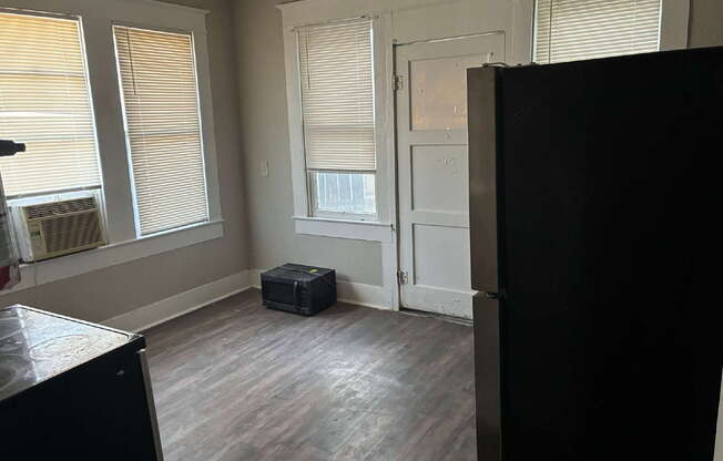214 E HUFF AVE