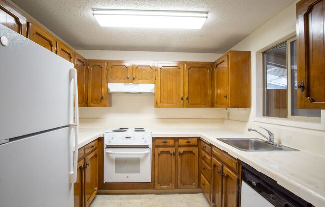 Application Fees on Us! Spacious 2Bdr/2.5 Bath w/New Flooring & Pvt Patio & Deck