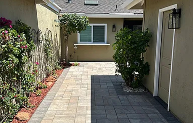 Almaden - Exectuve style 3 bedroom 2 bath single level townhouse