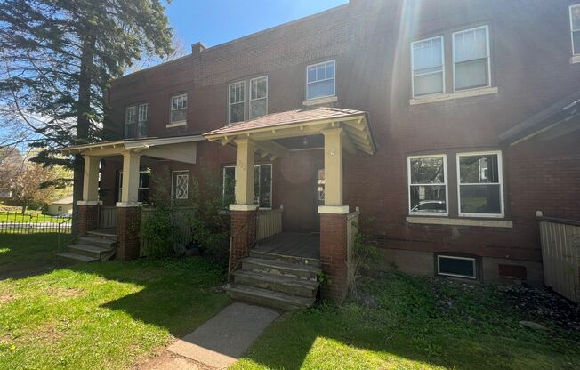 4 beds, 1 bath, $1,775, Unit 1732 E 5th Street