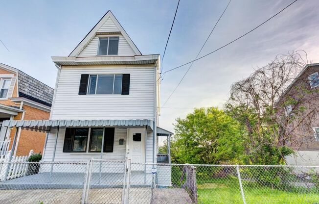 Beautiful 4 bedroom home in Mt. Oliver available July 15th!