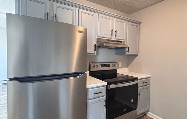 1 bed, 1 bath, 560 sqft, $745, Unit J63