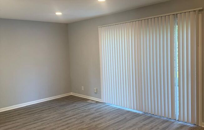 3 beds, 1 bath, 1,000 sqft, $1,800, Unit 145HS