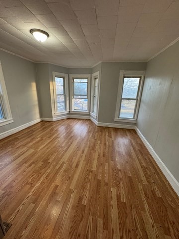 3 beds, 1 bath, 1,200 sqft, $2,600, Unit R