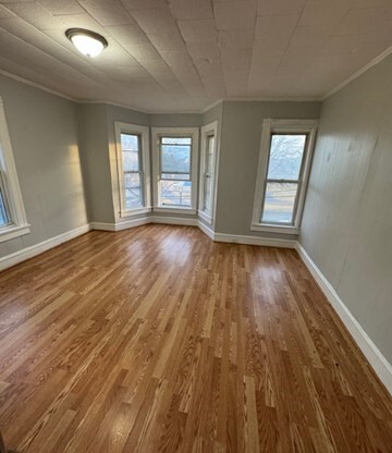 3 beds, 1 bath, 1,200 sqft, $2,600, Unit R