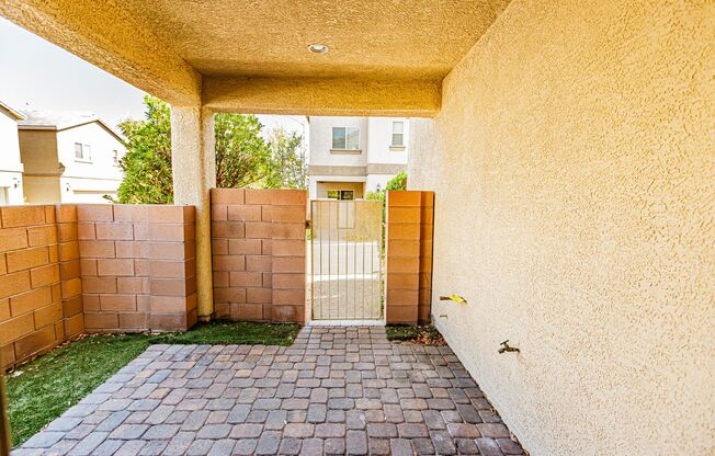 3 beds, 3 baths, $2,200