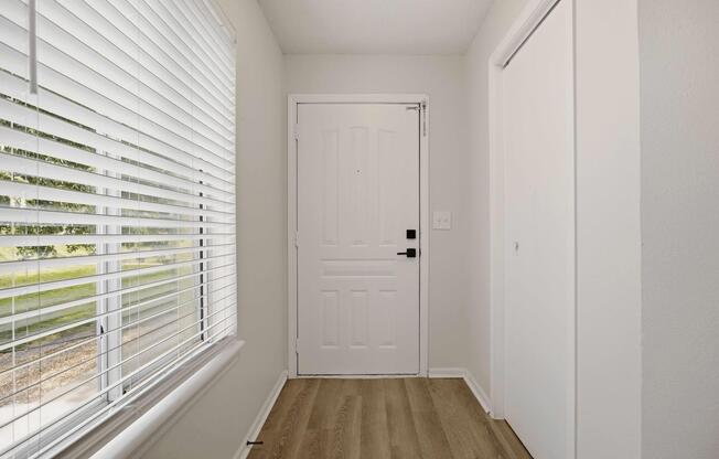 2 beds, 1 bath, 970 sqft, $1,265