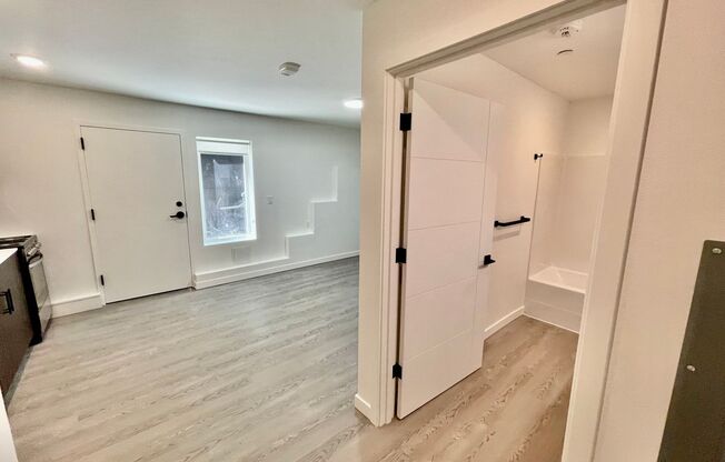 **4 WEEKS FREE RENT Upon Move In** | New construction - Minutes from Downtown PDX