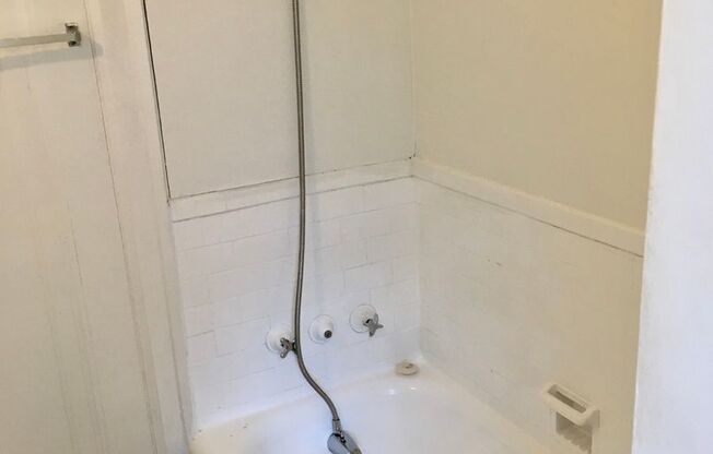 Studio, 1 bath, 315 sqft, $950, Unit 7F