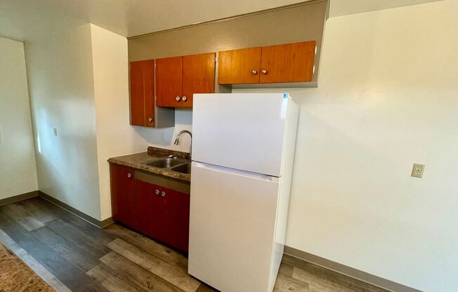 3 beds, 1 bath, $1,350, Unit #11