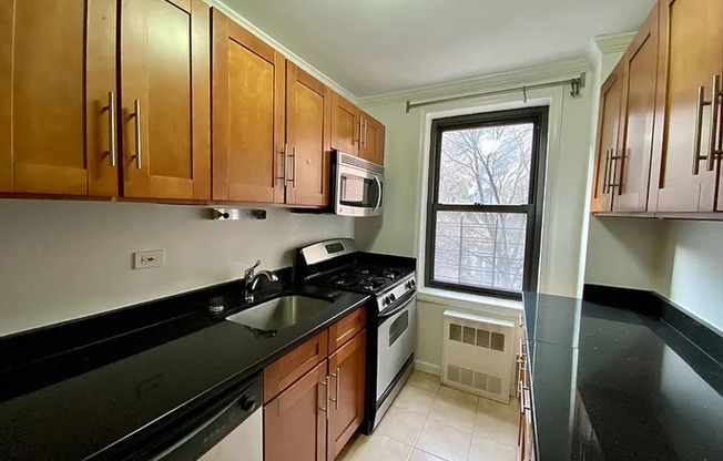 295 BENNETT AVE