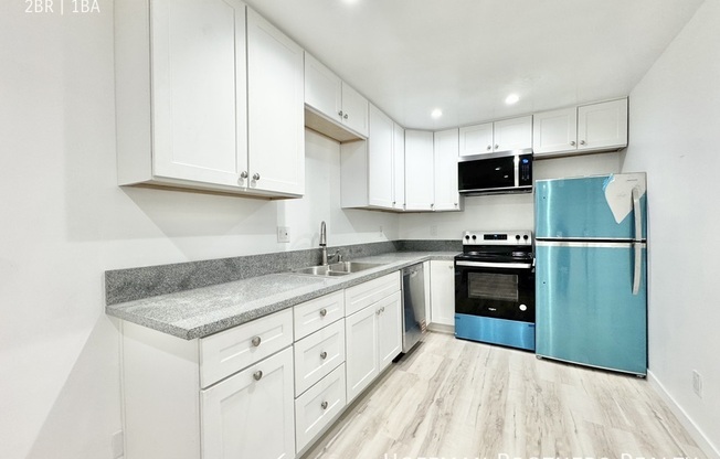 1121 N KINGS RD