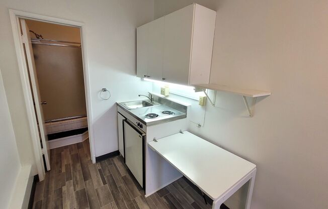 Studio, 1 bath, 158 sqft, $895, Unit 38 - C