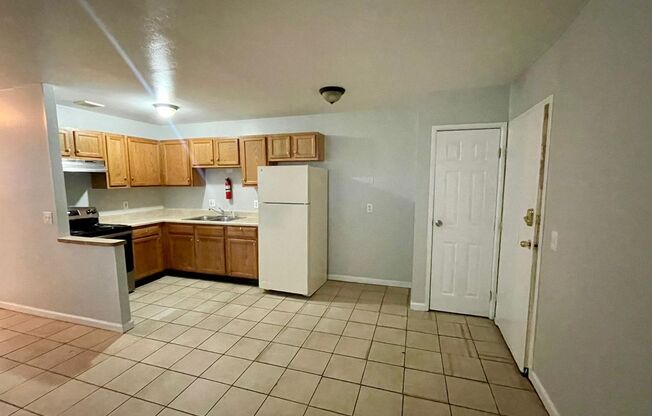 2 beds, 1 bath, 900 sqft, $950