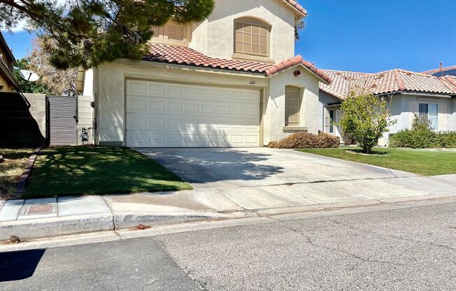 3bd House with Backyard Pool!