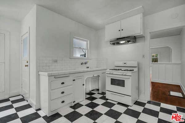 1 bed, 1 bath, 800 sqft, $3,395