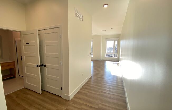 Studio, 1 bath, 553 sqft, $1,831, Unit 128