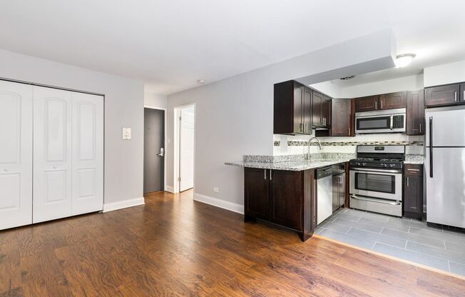 5534 N Kenmore Avenue