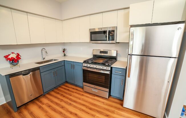 1 bed, 1 bath, 747 sqft, $2,200, Unit 410