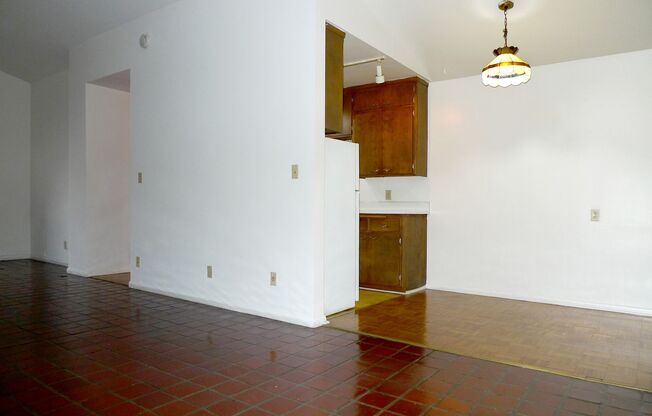 Studio, 1 bath, 375 sqft, $905, Unit 24 - 01