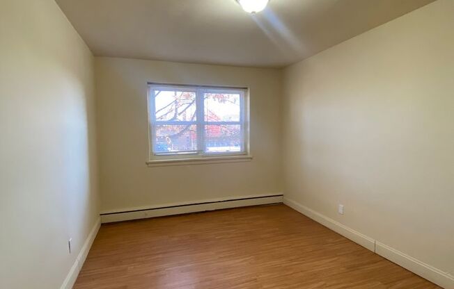 1 bed, 1 bath, 610 sqft, $995, Unit R204