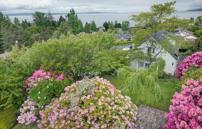 3 bedroom 2.5 View Property Beach Access  Seattle House