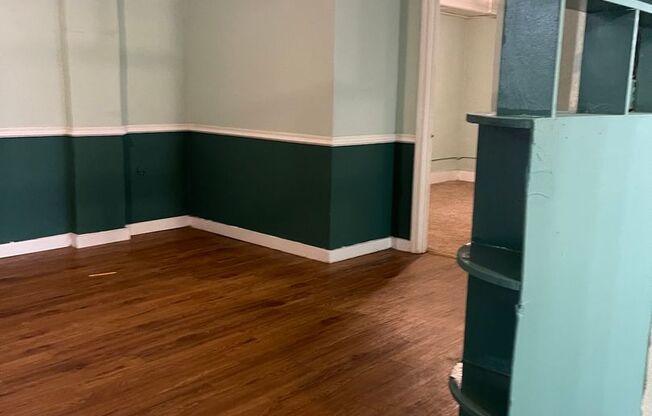 2 Bedroom 1.5 Bathroom Located in Normal Town near Piedmont Athens Regional Hospital and Downtown