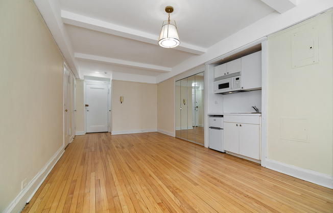 325 E 41 ST
