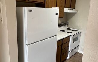 2 beds, 1 bath, $995, Unit Unit #7