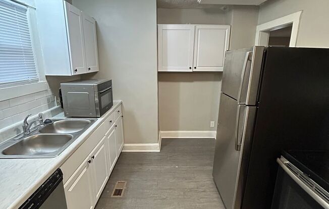 3 beds, 1 bath, $1,250