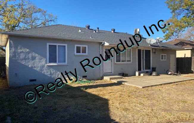 3 beds, 1 bath, $2,200