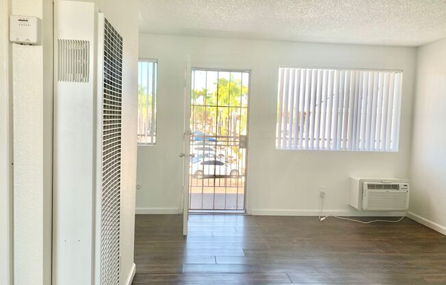 2 beds, 1 bath, 700 sqft, $1,946