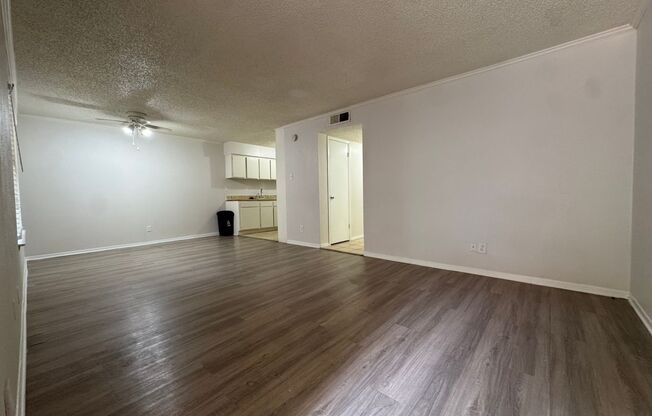 2 beds, 1 bath, 900 sqft, $1,299, Unit LAW7-103