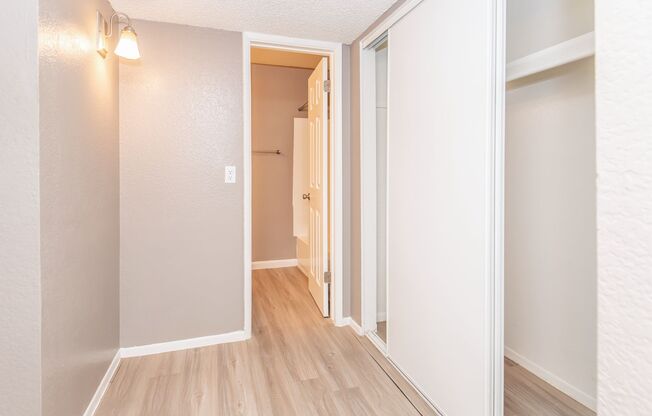 1 bed, 1 bath, 704 sqft, $839