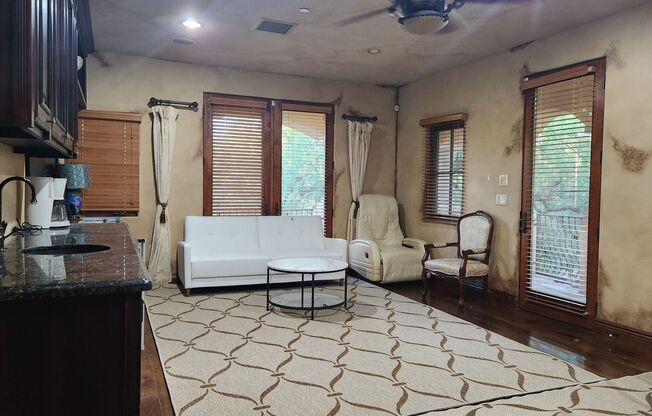 Fully Furnished! Charming 1BED/1BATH private space located in the desirable North Scottsdale !