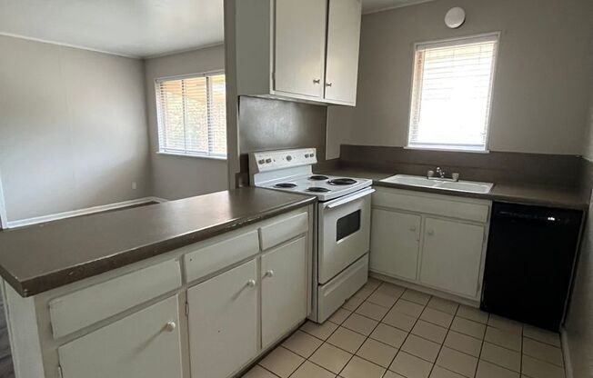 2 beds, 1 bath, 700 sqft, $1,560, Unit 201