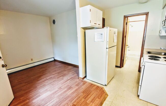 1 bed, 1 bath, $725, Unit 2A