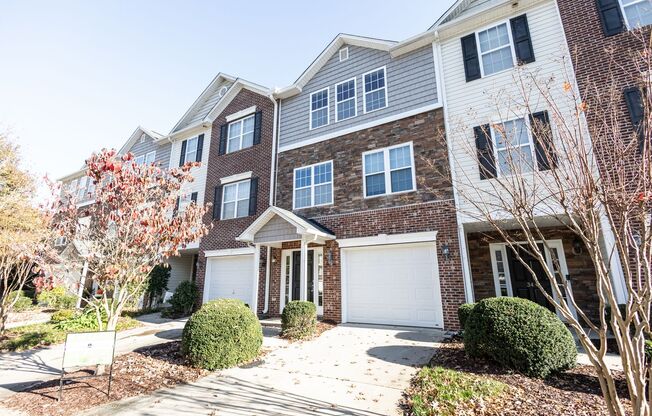 3 BR townhouse with garage