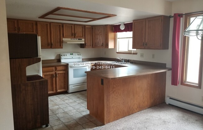Lots of space in this 3 Bedroom 2.5 Bath Ridges Duplex