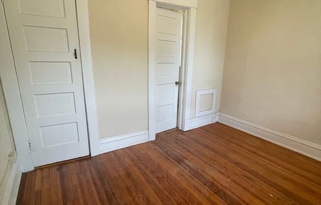 2 beds, 1 bath, $1,595, Unit Apt. 05